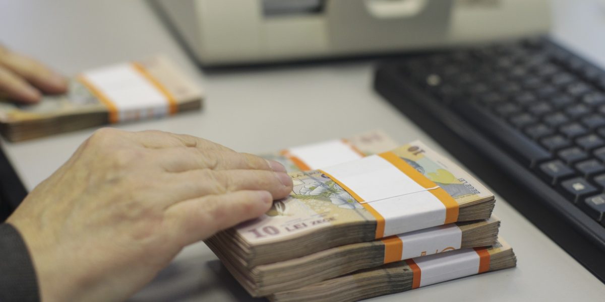 bani-lei-bancnote-cash-numerar-Sursa-foto-Inquam-Photos-Octav-Ganea-8.jpg - Presa360