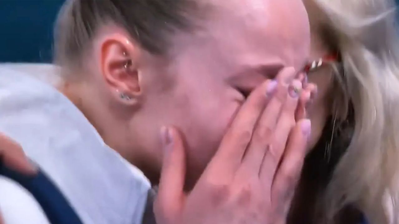 Scandalul din gimnastică: Jocurile Olimpice din 2024 în centrul controverselor Aproape doi ani de scandal în lumea gimnasticii continuă să îngenuncheze imaginea acestui sport, odată venerat pentru grația și performanțele sale excepționale