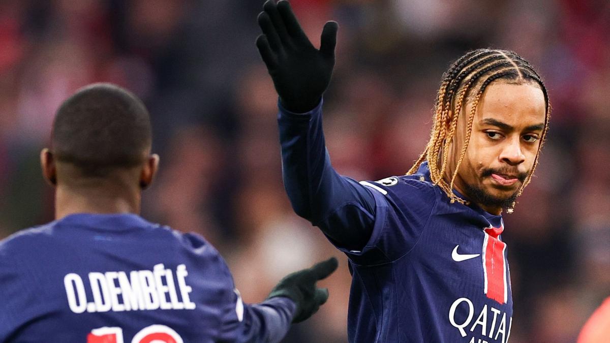 PSG îndură, dar câștigă: Barcola aduce victoria de la Auxerre Paris Saint-Germain a reușit să înregistreze o victorie prețioasă în fața lui Auxerre, cu un gol marcat de Bradley Barcola în minutul 80, finalizând meciul cu un scor strâns de 1-0