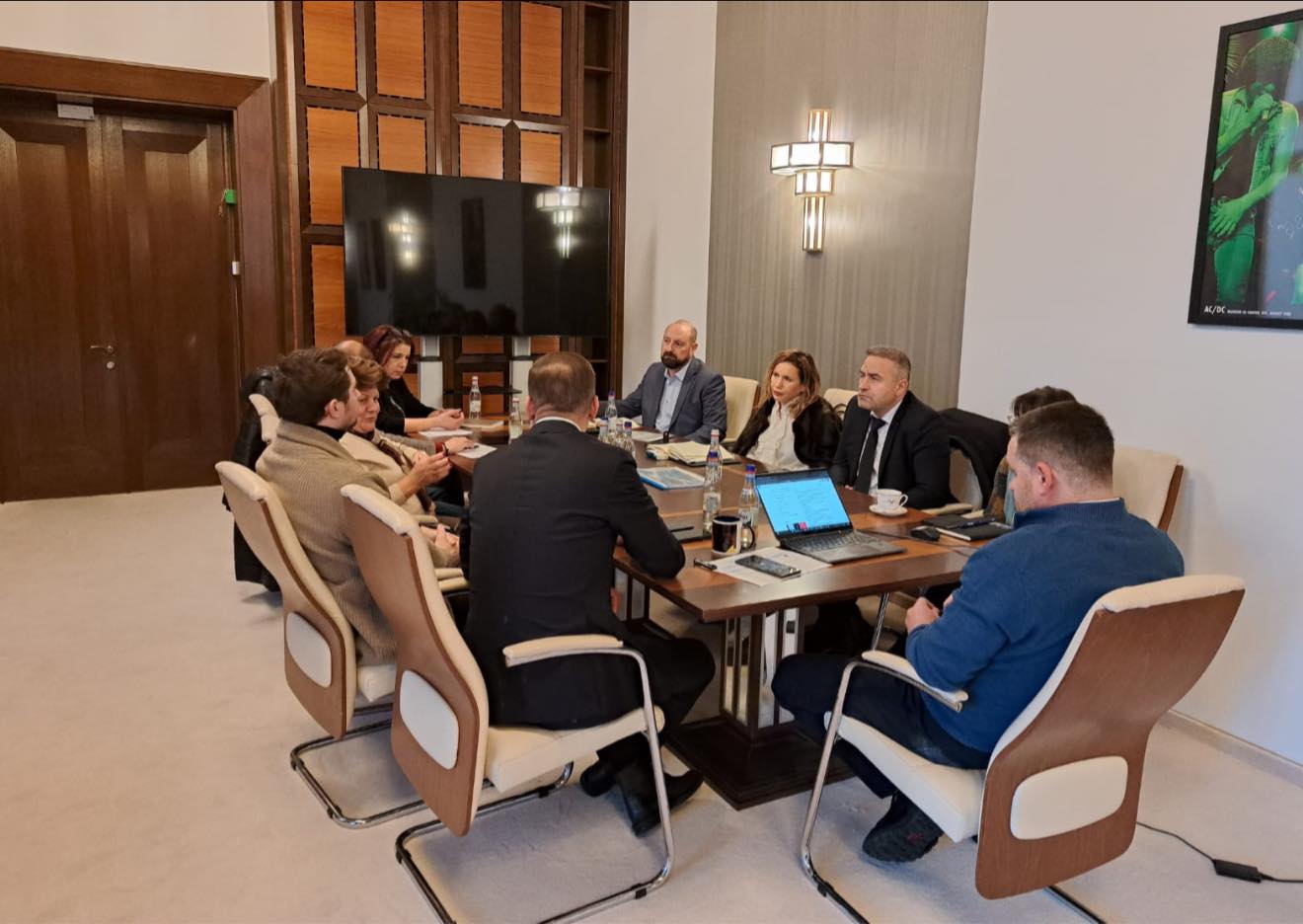 Situație critică în sistemul de termoficare din București: încălzirea asigurată doar la limita de avarie în plină iarnă Primăvara rece a prins autoritățile din București în alertă, iar situația sistemului de termoficare a devenit un motiv de preocupare majoră pentru cetățeni