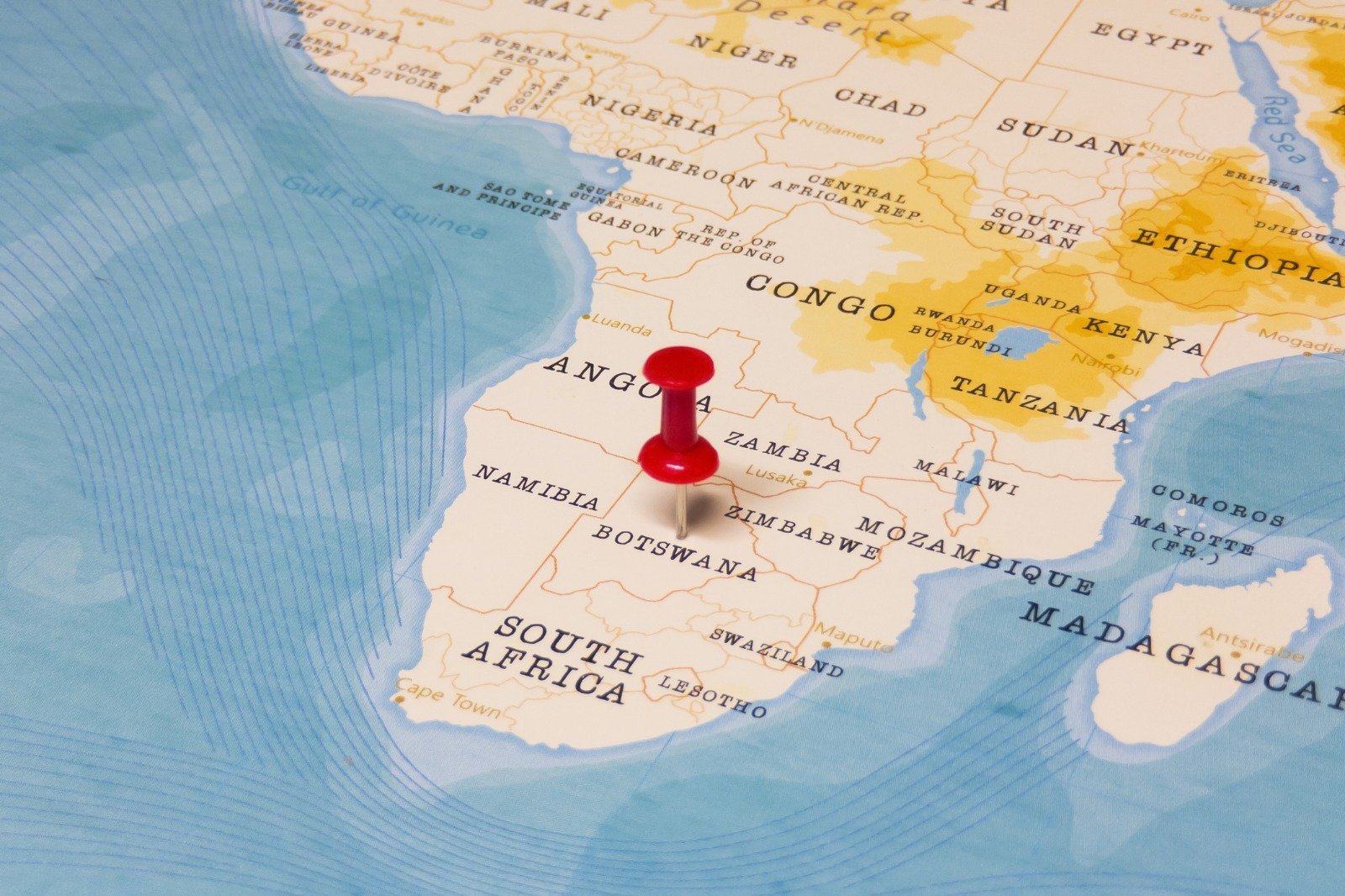 Botswana intenționează să-și întărească poziția diplomatică și economică în Africa și pe plan global, prin deschiderea primei sale ambasade la Moscova, un pas care poate schimba raporturile cu Rusia și cu alte puteri globale interesate de resursele africane