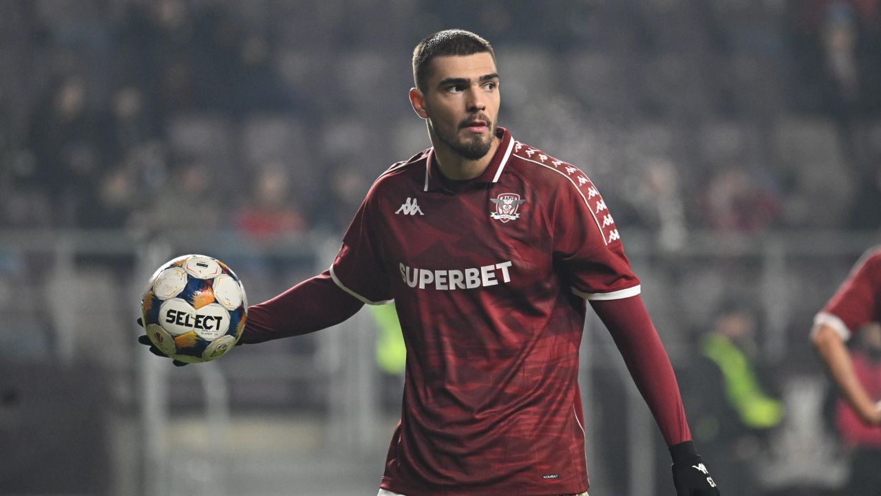 Rapid finalizează cedarea lui Denis Ciobotariu; transferul e iminent.