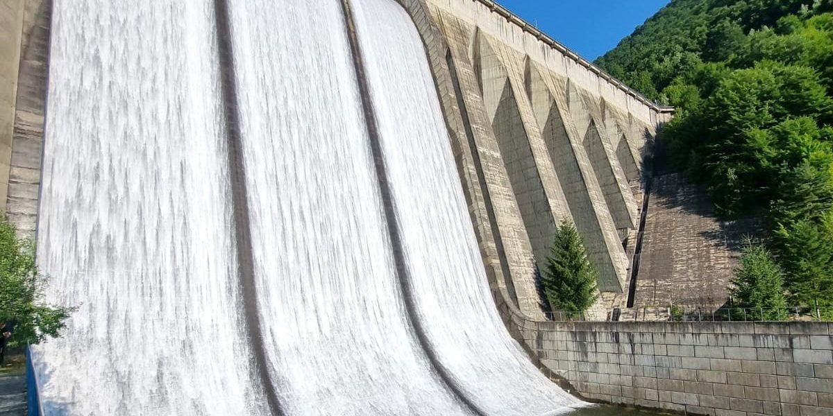 deversari-controlate-baraj-gura-raului-z9bc.jpeg - Presa360