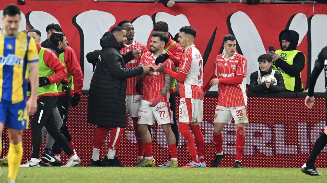 Dinamo și Petrolul împart punctele în duelul din Superliga Meciul de pe Stadionul Dinamo, desfășurat aseară, s-a încheiat cu un rezultat egal, 1-1, în confruntarea dintre gazde și echipa din Ploiești