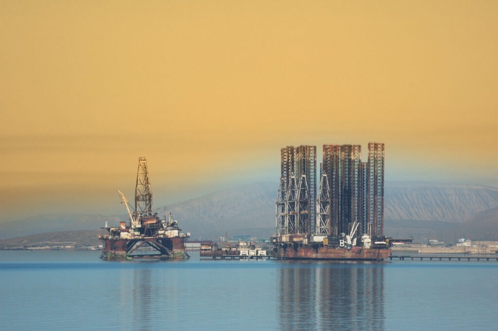 Armata ucraineană susține că a lansat atacuri în Marea Caspică, vizând platforme petroliere rusești, într-un nou efort de a slăbi resursele și infrastructura în sprijinul forțelor ruse din Ucraina