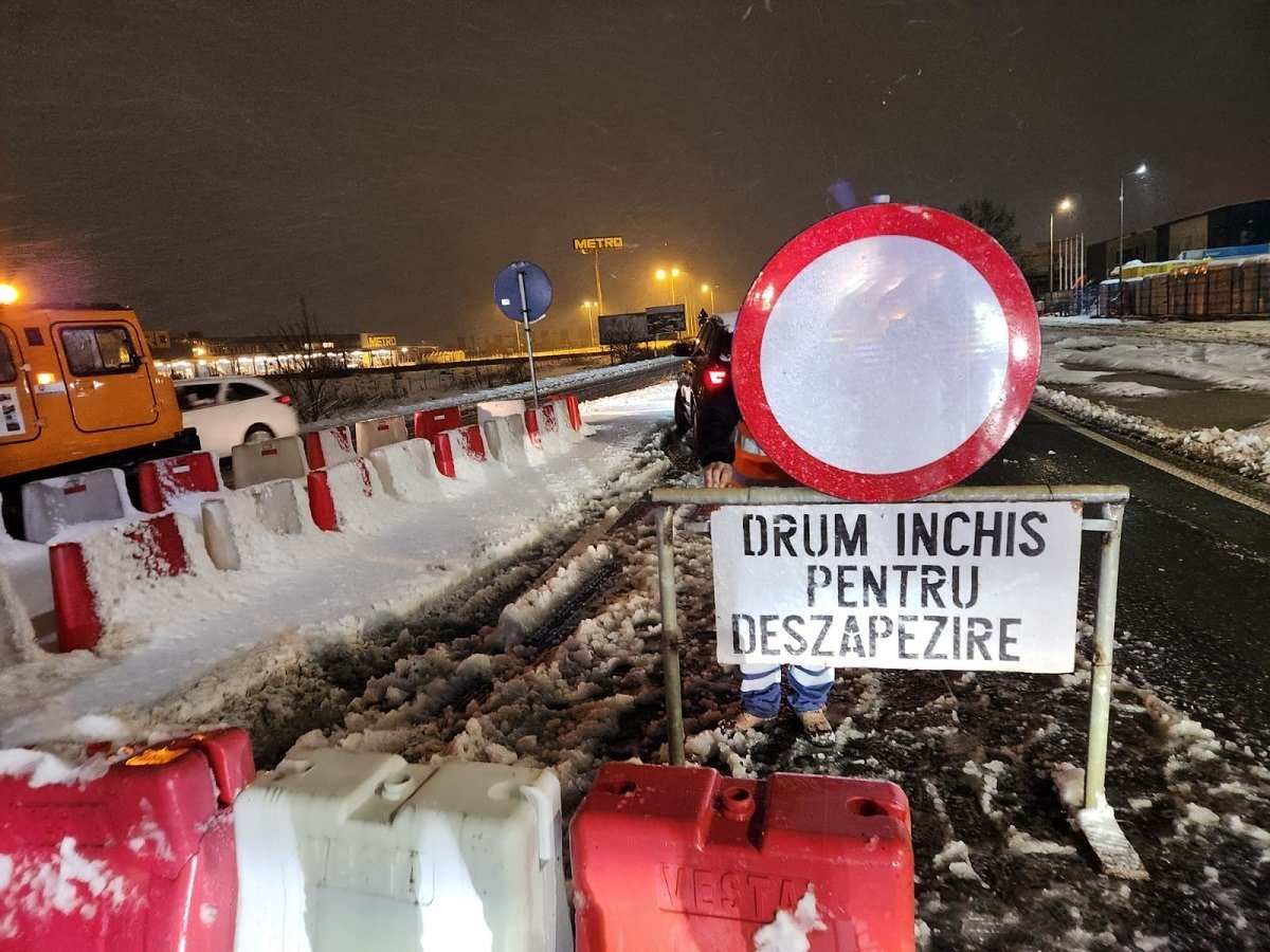 Traficul rutier a fost suspendat temporar pe DN 67C, în zona montană Novaci-Rânca, din cauza traficului extrem de aglomerat și a condițiilor meteo nefavorabile
