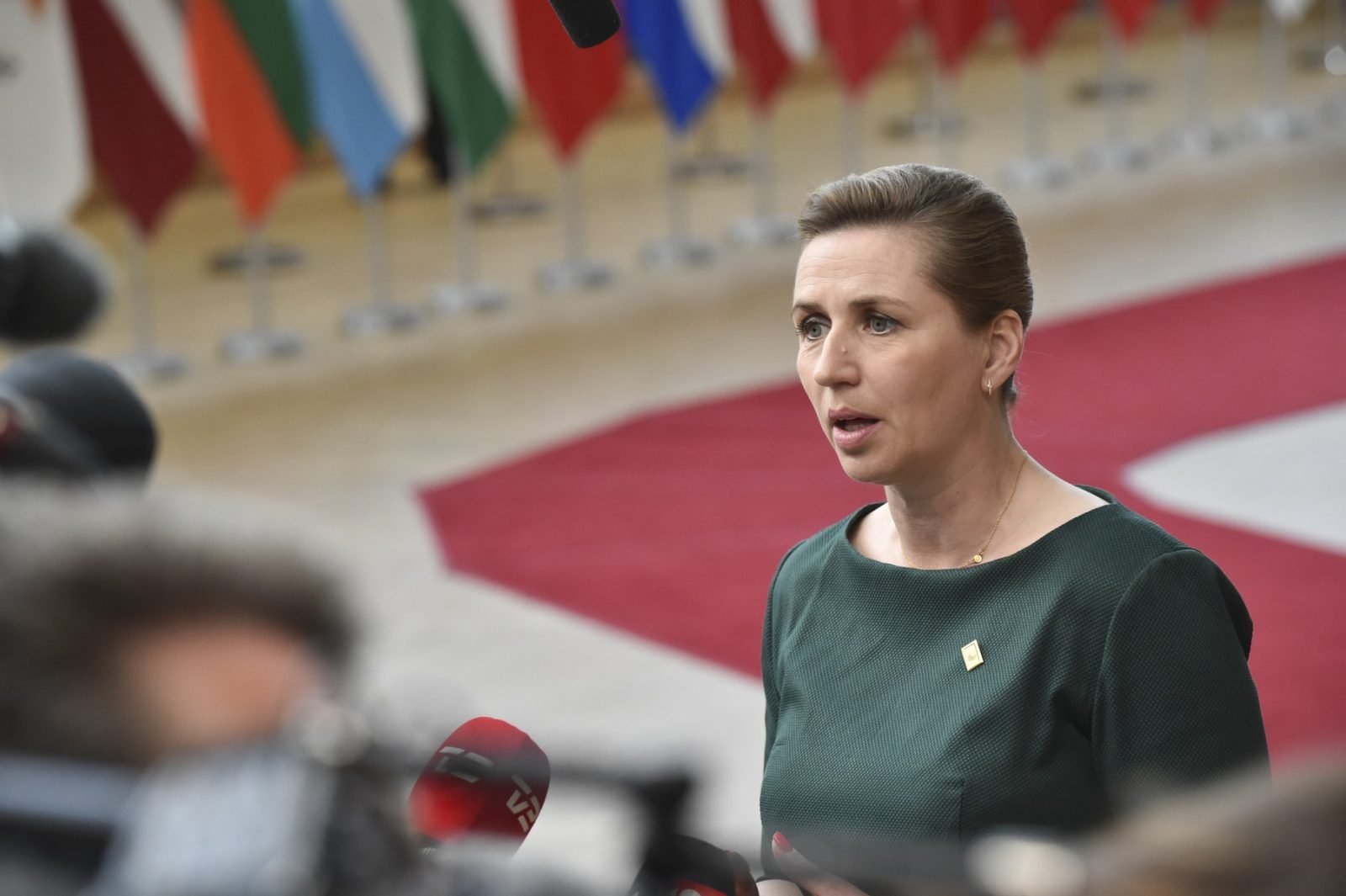 Dăncilă sau visul de a cumpăra Groenlanda: un nou episod în relația tensionată dintre Danemarca și Statele Unite Prim-ministrul danez Mette Frederiksen a făcut recent o declarație care a reactivat dezbaterile internaționale despre posibilitatea preluării Groenlandei de către Statele Unite ale Americii