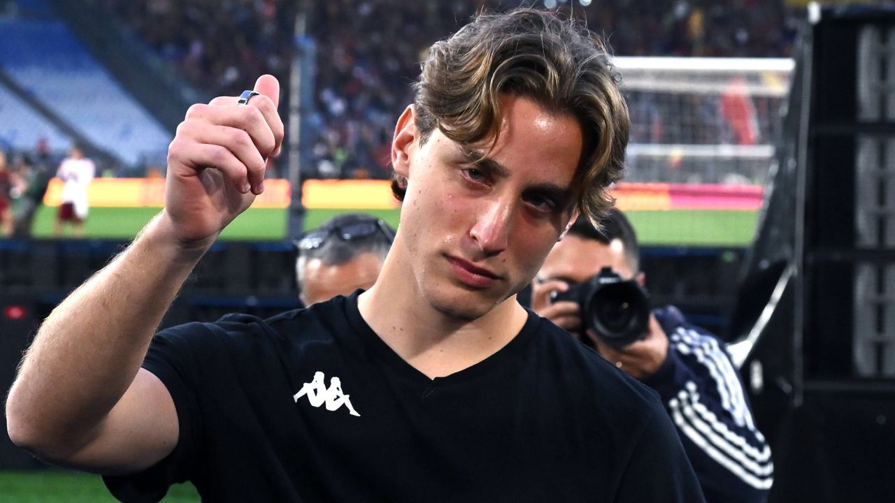 Edoardo Bove, o nouă etapă în carieră după un accident teribil Fostul mijlocaș al echipei Fiorentina, Edoardo Bove, a semnat recent un contract pe cinci sezoane și jumătate cu Watford, echipă din Championship, liga a doua engleză