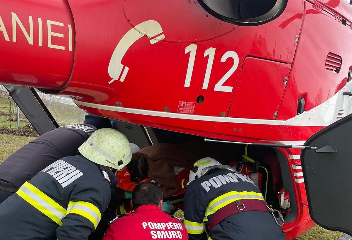 Tragedie în județul Brașov: un accident rutier în care au fost implicați șase copii și un adult a luat o turnură fatală, aducând o veste șocantă pentru comunitatea locală