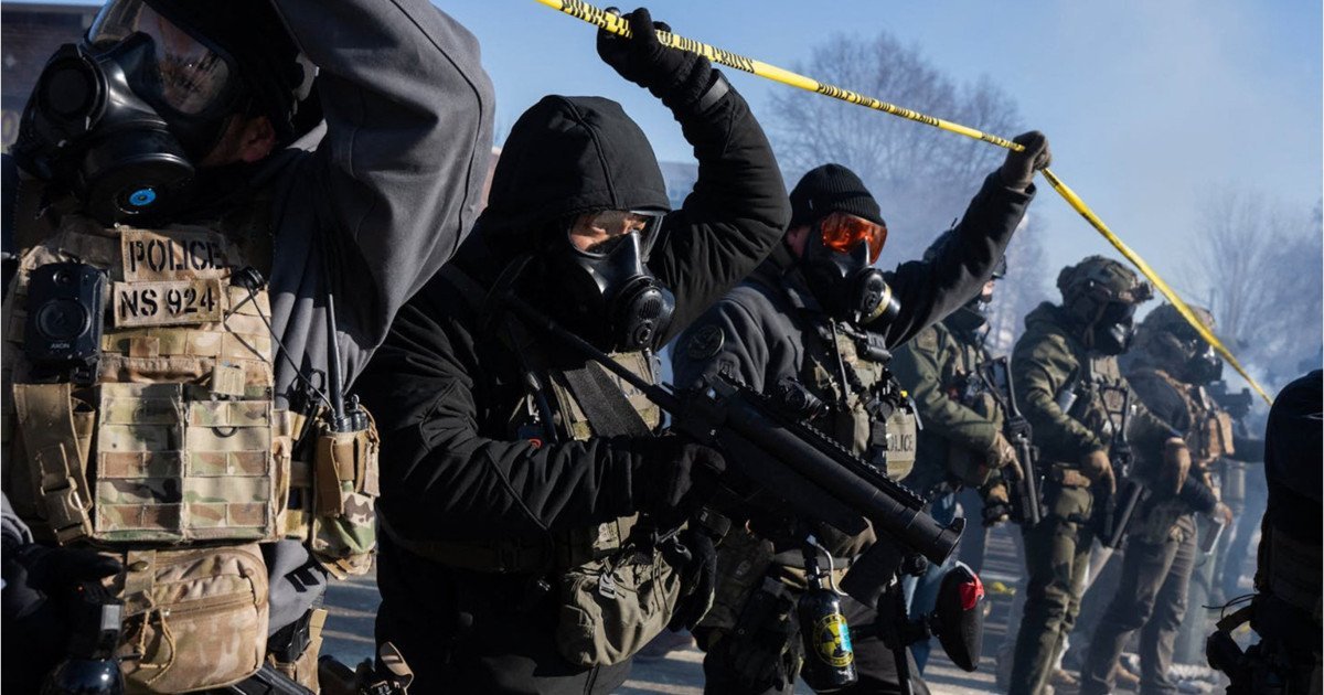 Conflictul din Minneapolis: Locuitorii se opun unei invazii guvernamentale Moartea lui Renee Good și a lui Alex Pretti, ambii împușcați de agenți federali, a intensificat tensiunile din Minneapolis, oraș considerat un bastion progresist în Statele Unite