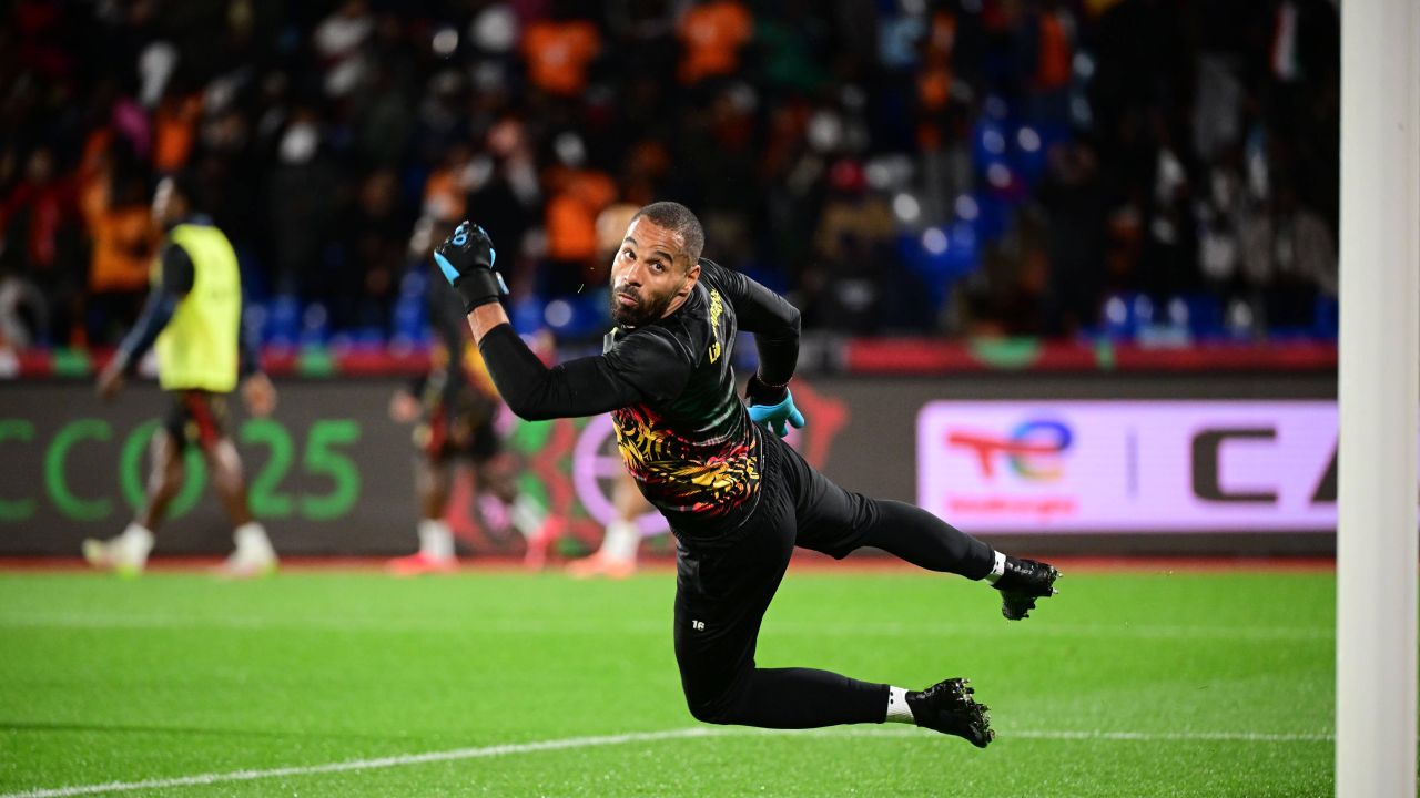 Epassy, erou în poarta Camerunului: Calificare istorică în sferturile CAN 2025 Echipa națională de fotbal a Camerunului a reușit o performanță remarcabilă la Cupa Africană a Națiunilor (CAN) din 2025, asigurându-și locul în sferturile de finală după o serie de meciuri electrizante