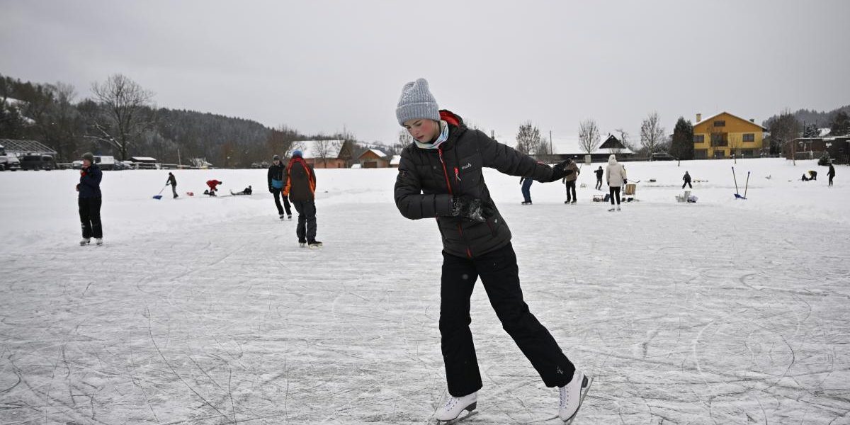 fenomen-meteo-neobisnuit-lacul-balaton-a-inghetat-complet-imagini-impresionante-cu-marea-ungariei-10.webp - Presa360