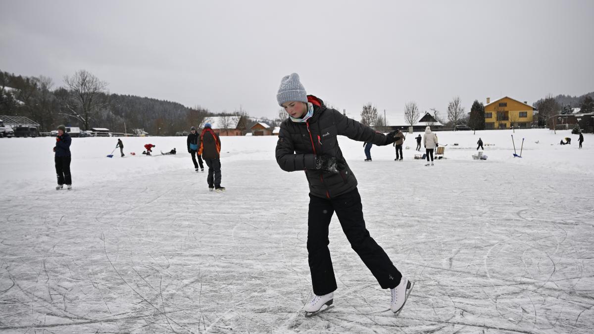 Lacul Balaton înghețat complet: Imagini uimitoare din "Marea Ungariei"