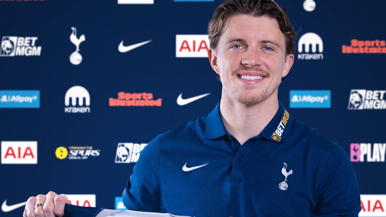 Tottenham investește 40 de milioane pentru Conor Gallagher Într-o mișcare surprinzătoare pe piața transferurilor, Tottenham Hotspur a confirmat achiziția mijlocașului Conor Gallagher, scos din echipa Atletico Madrid pentru suma de 40 de milioane de euro