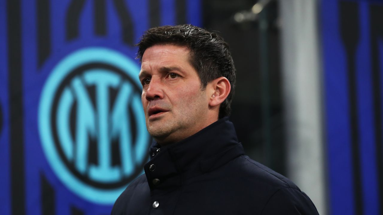 Cristi Chivu, dispută aprinsă cu un journalist la finalul confruntării dintre Inter Milano și Lecce Într-un meci presărat cu tensiune pe teren, Cristi Chivu, antrenorul formației Inter Milano, a avut o reacție neașteptată la finalul partidei împotriva celor de la Lecce, scor 1-0