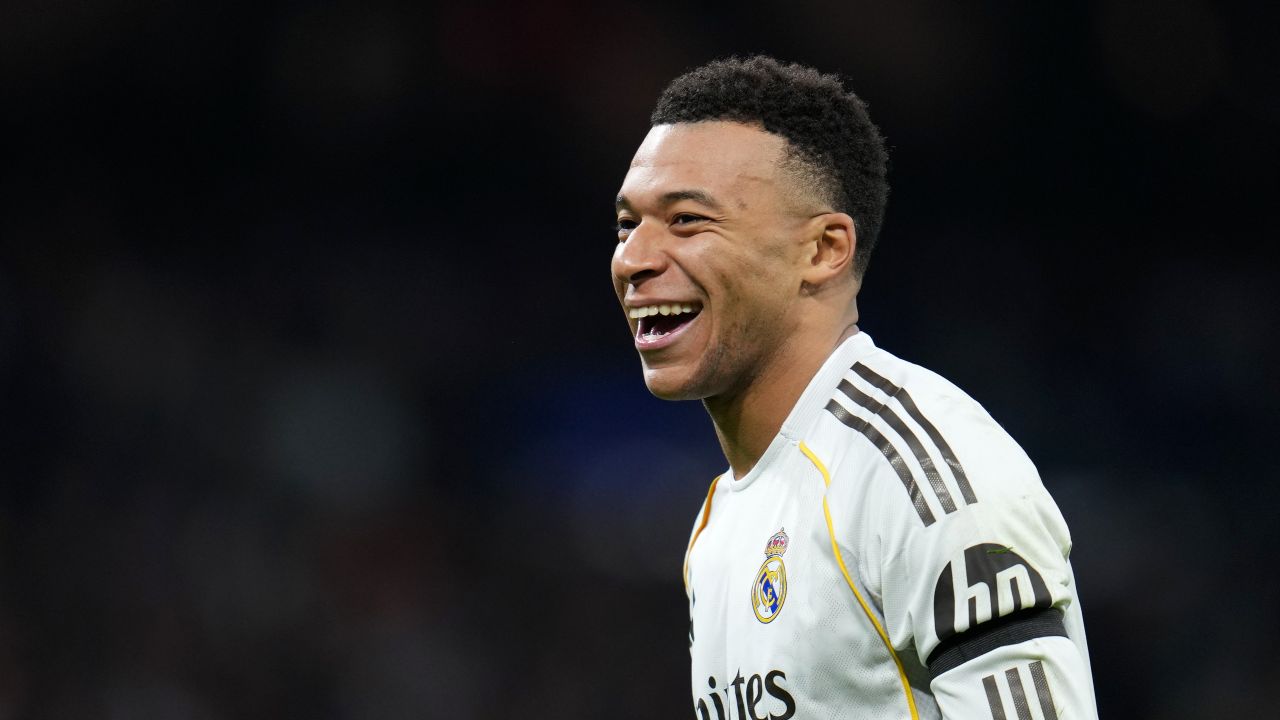 Real Madrid preia conducerea în La Liga după un meci solid cu Villarreal Real Madrid a obținut o victorie și a revenit, cel puțin temporar, pe prima poziție în clasamentul La Liga, după un triunf de 2-0 în fața echipei Villarreal