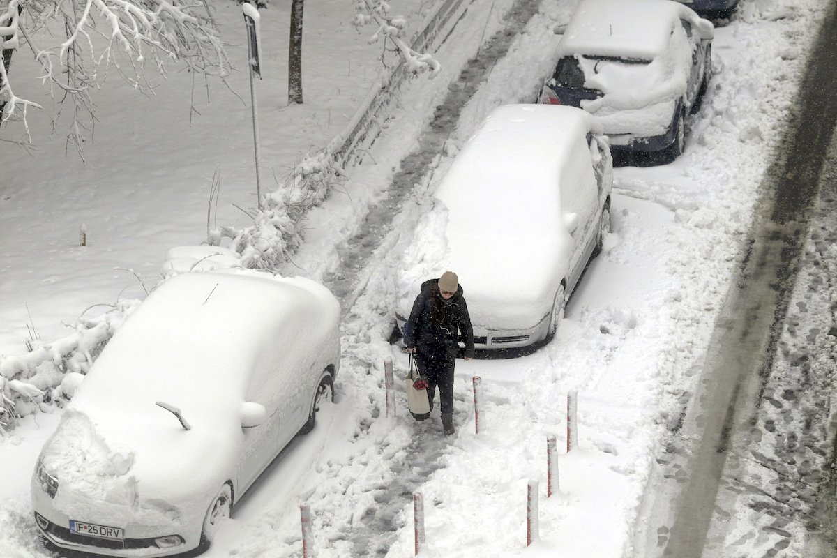 Calamități în aerul din București: poluarea atinge cote alarmante duminică dimineață În dimineața zilei de duminică, aerul din București a devenit, din nou, un motiv de îngrijorare pentru sănătatea locuitorilor