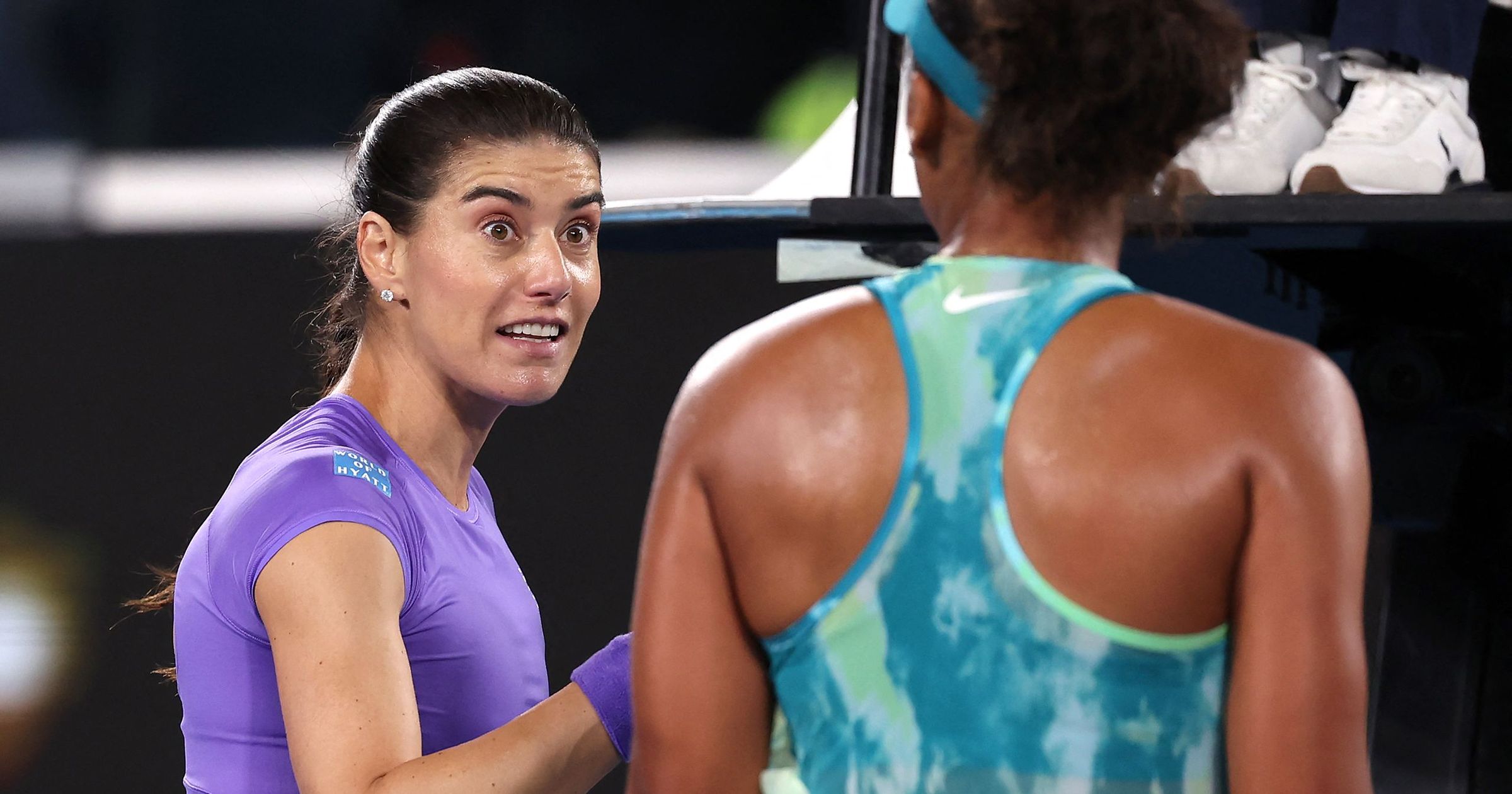Incident pe terenul de la Australian Open: Naomi Osaka și Sorana Cîrstea, în mijlocul controversei Partida dintre Sorana Cîrstea și Naomi Osaka, desfășurată în cadrul turului 2 la Australian Open, a fost marcată de un moment controversat care a eclipsat desfășurarea meciului
