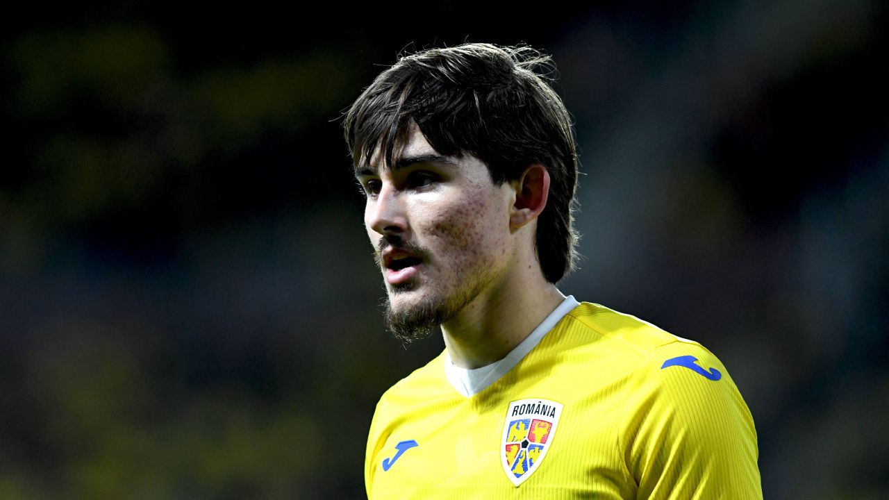 Alexi Pitu, pe cale să părăsească Vejle Boldklub Jucătorul român Alexi Pitu, în vârstă de 23 de ani, este la un pas de o separare tumultoasă de Vejle Boldklub, echipă cu care a semnat în urmă cu doar câteva luni