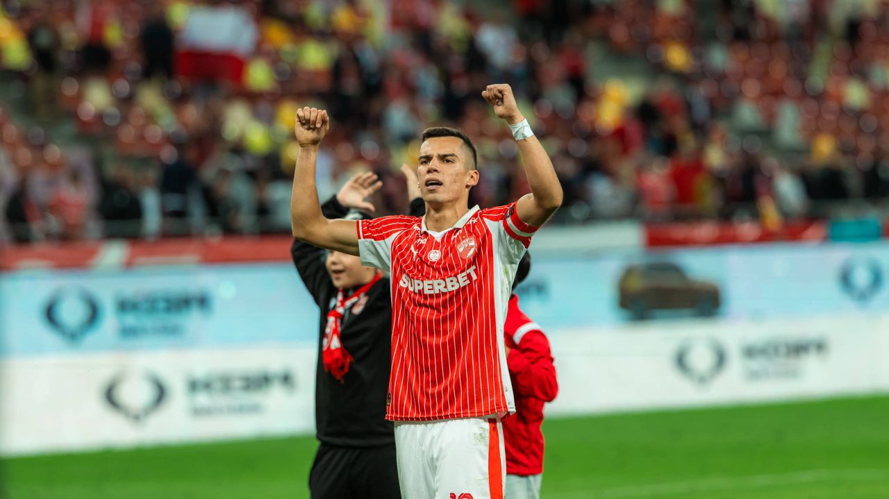 Dinamo București în cursa pentru titlu: Transferuri așteptate în fereastra de mercato Aflat în plină luptă pentru titlu, Dinamo București ocupă în acest moment locul patru în clasamentul Ligii 1, la doar două puncte distanță de liderul Universitatea Craiova