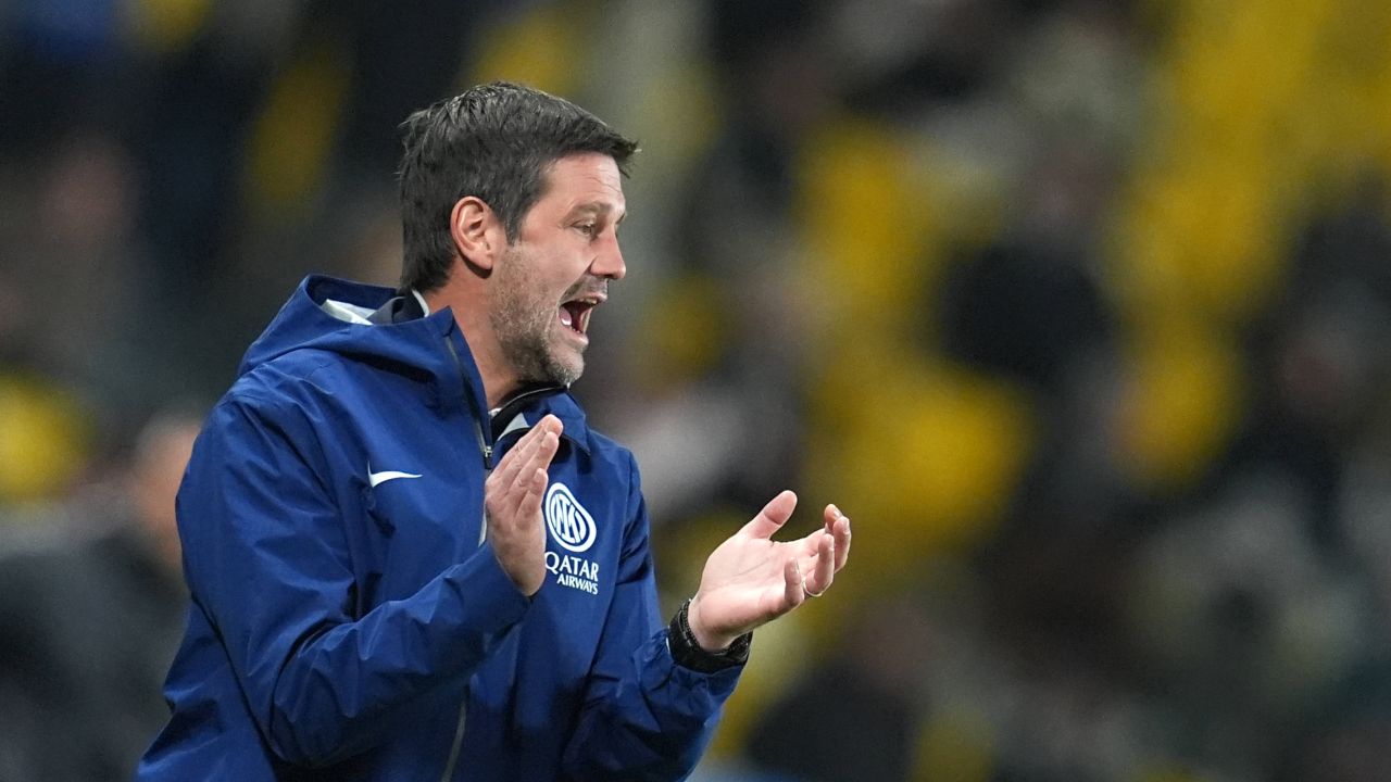 Duelul titanic: Inter și Napoli se confruntă pe „Giuseppe Meazza” Cristi Chivu se pregătește să scrie o pagină de istorie în această seară, începând cu ora 21:45, pe stadionul „Giuseppe Meazza”, unde Inter Milano primește vizita campioanei en-titre, Napoli