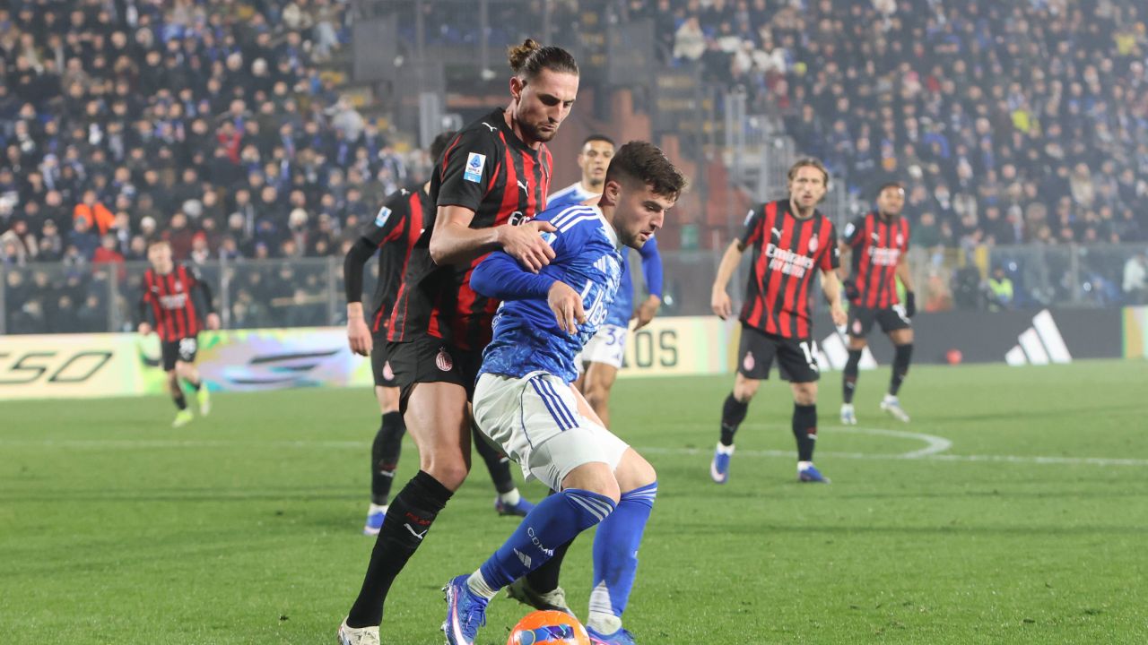 AC Milan își consolidează locul în topul Serie A cu o victorie concludentă AC Milan a reușit să obțină o victorie importantă în campionat, impunându-se cu 3-1 în fața echipei Como, într-un meci restant din runda a 16-a a Seriei A