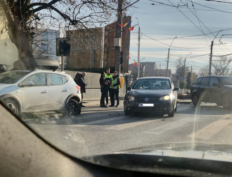 Intersecția dintre Șoseaua Alexandriei, Strada Antiaeriană, Șoseaua București-Măgurele și alte patru ulici mai mici rămâne unul dintre cele mai problematice noduri rutiere din Capitală