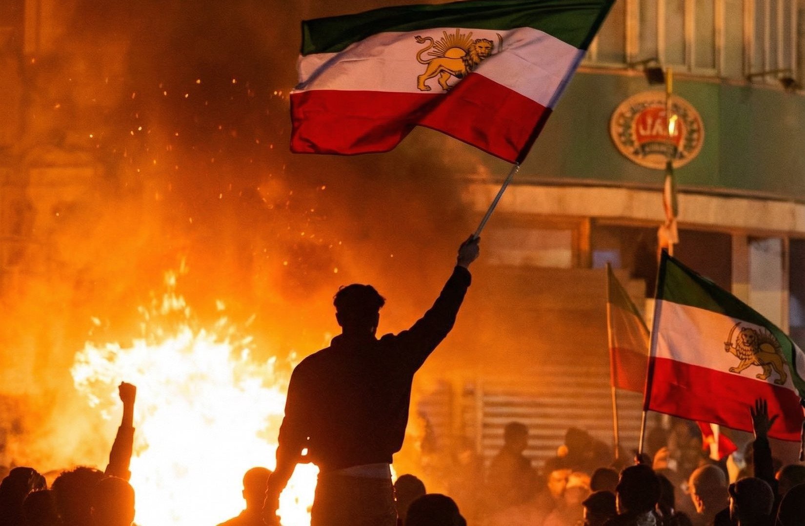 Prețurile petrolului brut au înregistrat o creștere semnificativă de aproape 3% marți, pe fondul tensiunilor diplomatice crescute între Statele Unite și Iran, dar și al promisiunilor președintelui american, Donald Trump, față de protestatari