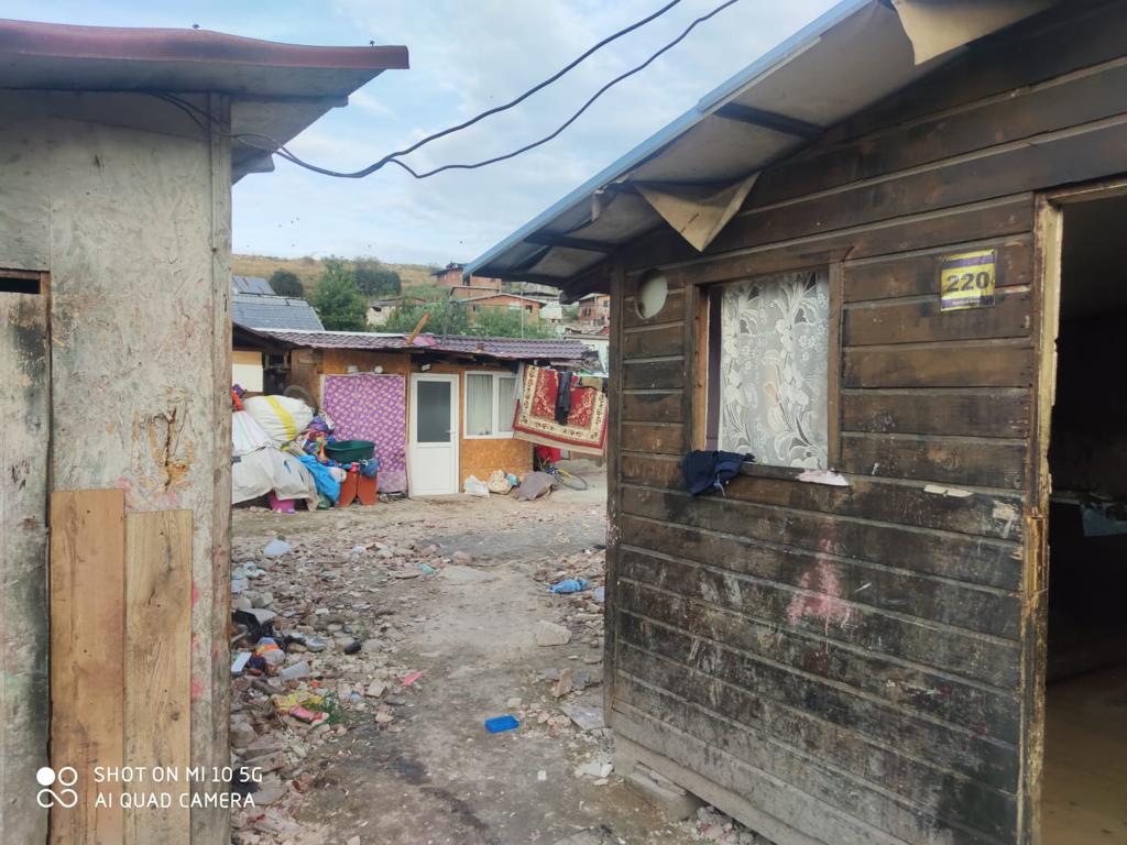 Reprezentantul romilor contestă creșterea agresivă a taxelor locale în cartierele marginalizate Este o realitate recurentă în contextul administrativ local din România: cartierele de romi continuă să fie supuse unor presiuni financiare din ce în ce mai mari