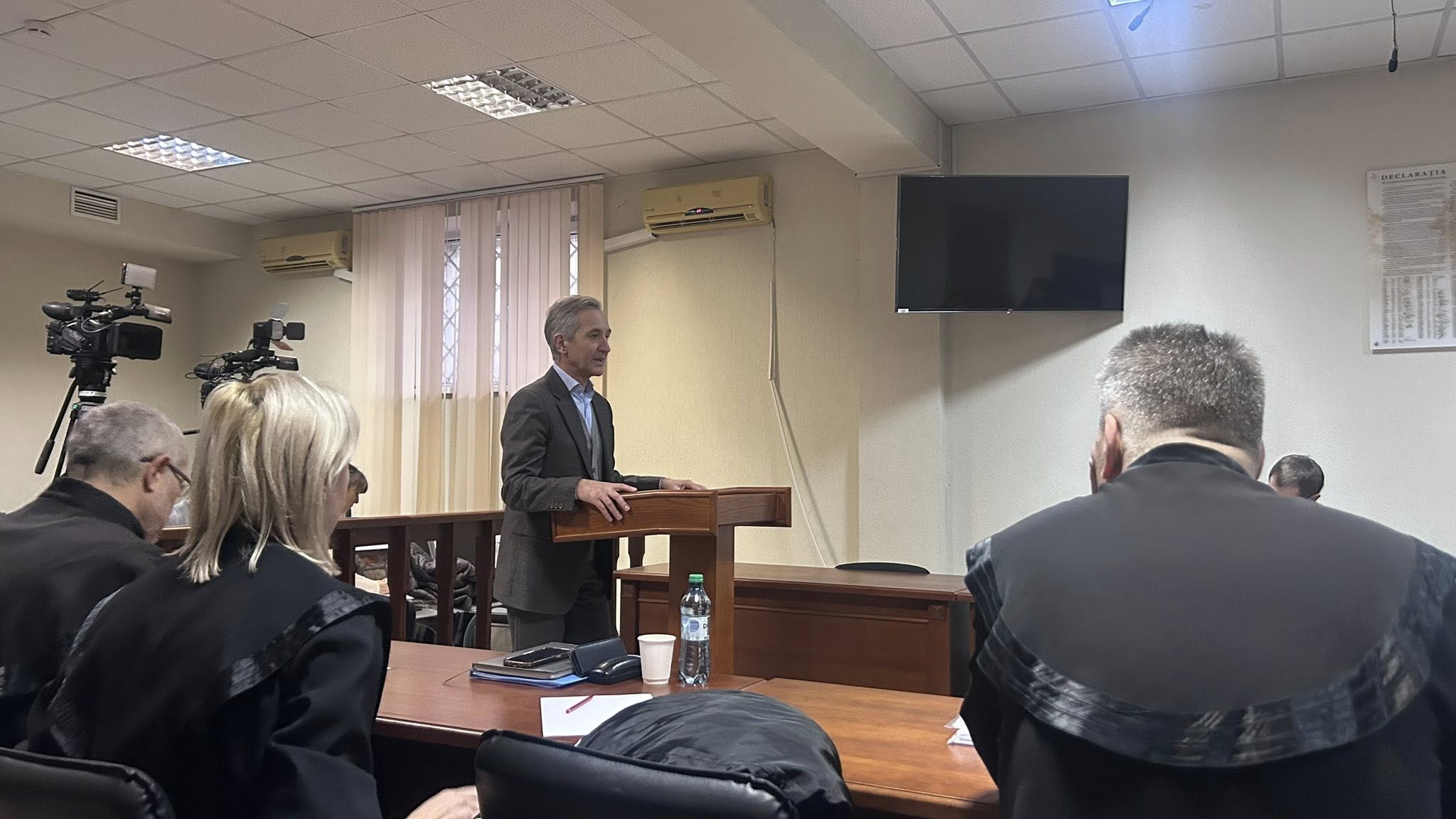 Reexaminarea dosarului „Frauda bancară”: Plahotniuc în fața justiției Judecătoria Chișinău, sediul Buiucani, a reluat astăzi, 5 ianuarie 2026, reexaminarea cazului privind „Frauda bancară”, avându-l ca protagonist pe Vladimir Plahotniuc, fostul lider al Partidului Democrat