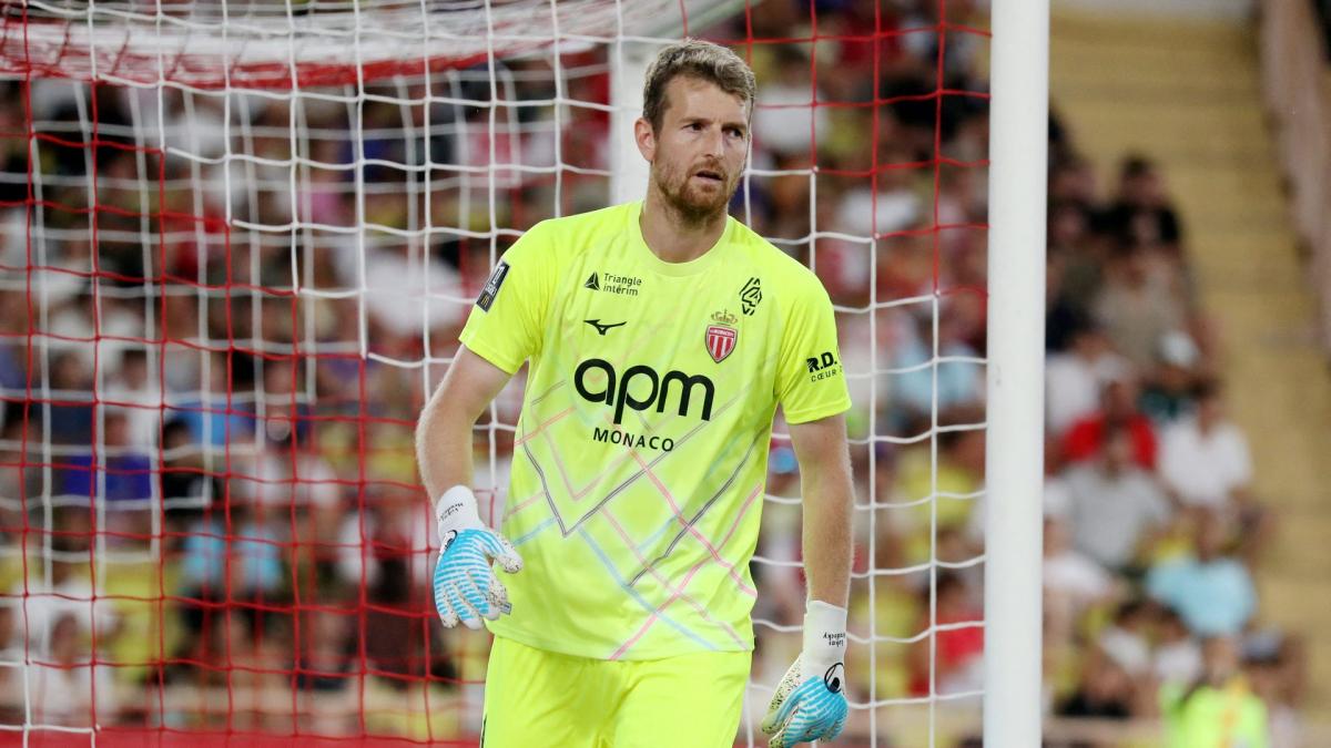Noua încercare a lui Lukas Hradecky în cadrul echipei AS Monaco Lukas Hradecky, goalkeeperul finlandez în vârstă de 36 de ani, a avut un debut de sezon plin de provocări la AS Monaco