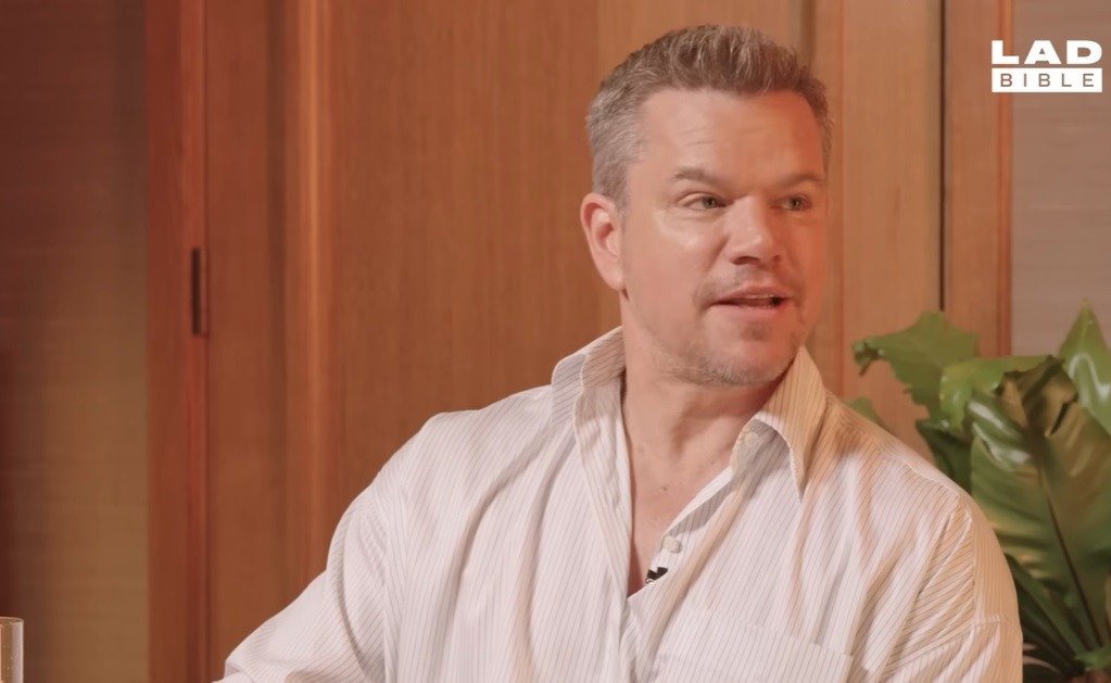 Actorii Matt Damon și Ben Affleck, două dintre cele mai cunoscute și influente personalități din industria cinematografică americană, au făcut recent valuri cu apariția lor în cadrul emisiunii „Joe Rogan Experience”