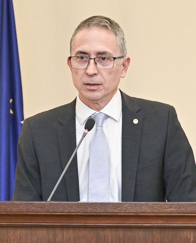 Mugur Tolici preia conducerea Direcției de emisiune și tezaur a BNR de la 1 februarie Banca Națională a României (BNR) va avea un nou director al Direcției de emisiune și tezaur, după ce Mugur Tolici, în vârstă de 56 de ani, îl va înlocui pe Ion Nițu, care s-a pensionat după o carieră de peste 20 de ani în această funcție