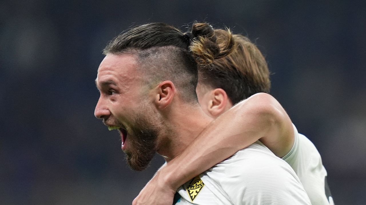 FCSB Mizează pe un Transfer Surpriză în Iarnă În mijlocul unei perioade de pregătire intensă, FCSB conturează planuri ambițioase pentru continuarea sezonului, vizând un transfer de marcă în iarnă