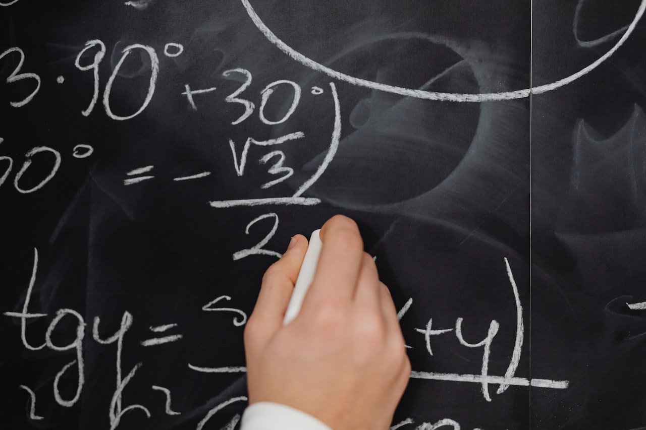 Îngrijorare în Franța: specialiștii avertizează asupra declinului nivelului matematicii în rândul tinerilor O problemă alarmantă ia amploare în Franța, unde specialiști și lideri de opinie avertizează asupra unui declin semnificativ al nivelului de competențe matematice în rândul elevilor