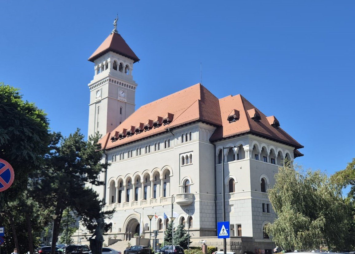 Autoritățile românești au demarat un control amplu la nivelul Consiliului Local al Sectorului 1 din București, într-un demers menit să clarifice modul în care sunt gestionate două dintre cele mai importante companii deținute de administrația locală: CET Grivița și Compania de Investiții și Dezvoltare Sector 1 S.A