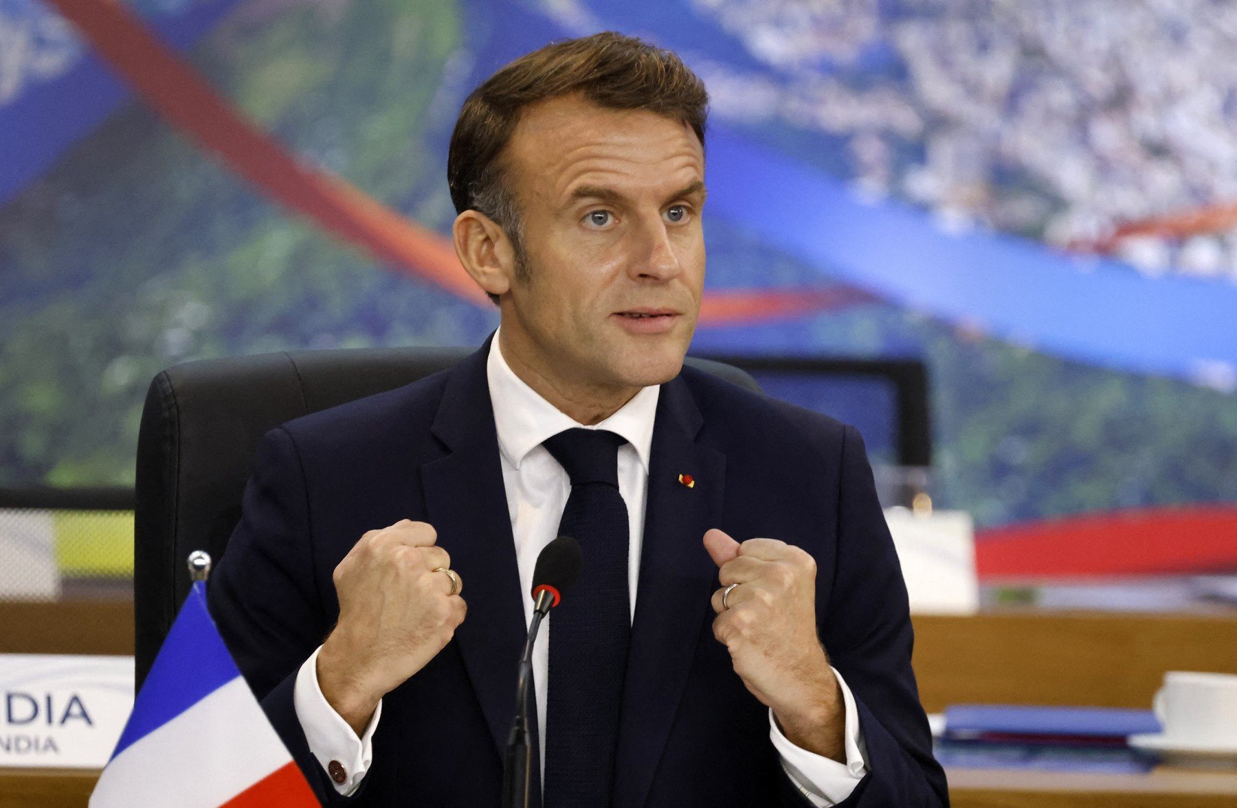 Franța vrea să interzică rețelele sociale pentru minorii sub 15 ani încă de la începutul anului școlar Premierul francez și președintele Emmanuel Macron au anunțat, sâmbătă, într-un discurs televizat, măsuri ferme menite să limiteze accesul minorilor la rețelele sociale