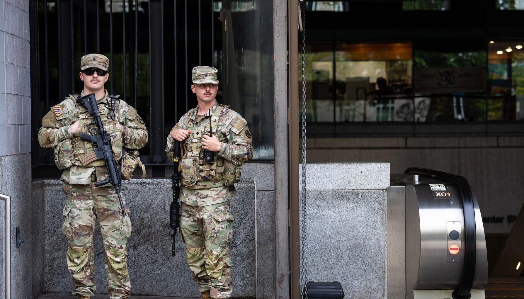 Donald Trump anunță retragerea Gărzii Naționale din trei mari orașe americane, într-un context marcat de tensiuni sociale și dispute legale Președintele Statelor Unite, Donald Trump, a declarat miercuri că ordinul de retragere a Gărzii Naționale din Chicago, Portland și Los Angeles a fost emis, generând noi controverse în mediul politic și în rândul organizațiilor civice