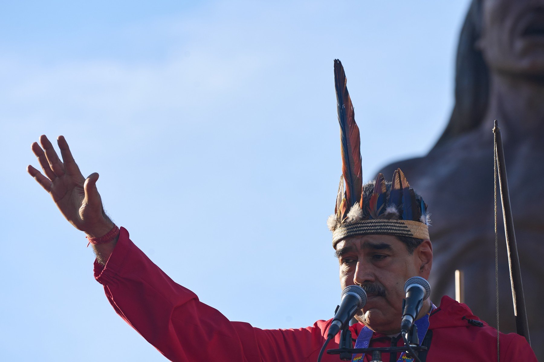 Venezuela acuză Statele Unite de un atac spectaculos: președintele Nicolas Maduro evacuat din țară după intervenție militară americană Venezuela se află din nou în centrul unei crize internaționale, după ce sâmbătă dimineață au fost raportate acțiuni militare în interiorul țării care au dus la evacuarea forțată a președintelui Nicolas Maduro și a soției sale, Cilia Flores