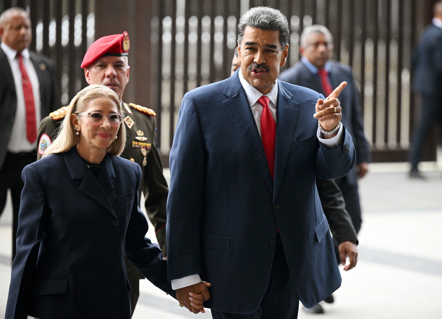 Nicolas Maduro, capturat de autoritățile americane pentru trafic de droguri Președintele venezuelean Nicolas Maduro a fost arestat de forțele americane și este așteptat să fie judecat pe teritoriul Statelor Unite pentru acuzațiile de trafic de droguri