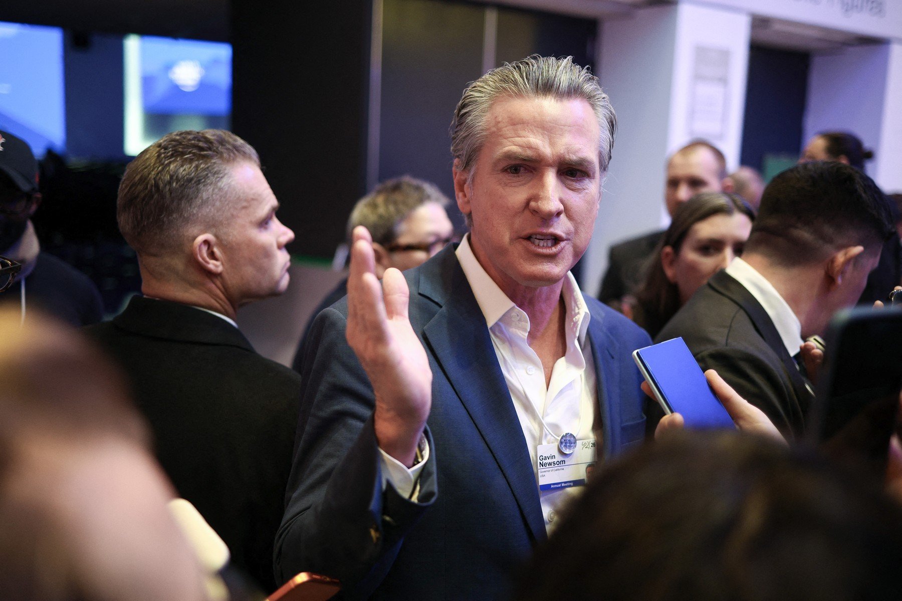 Gavin Newsom, guvernatorul democrat al Californiei, a stârnit recent o dezbatere internațională, criticând dur poziția Europei în contextul manevrelor diplomatice ale fostului președinte Donald Trump