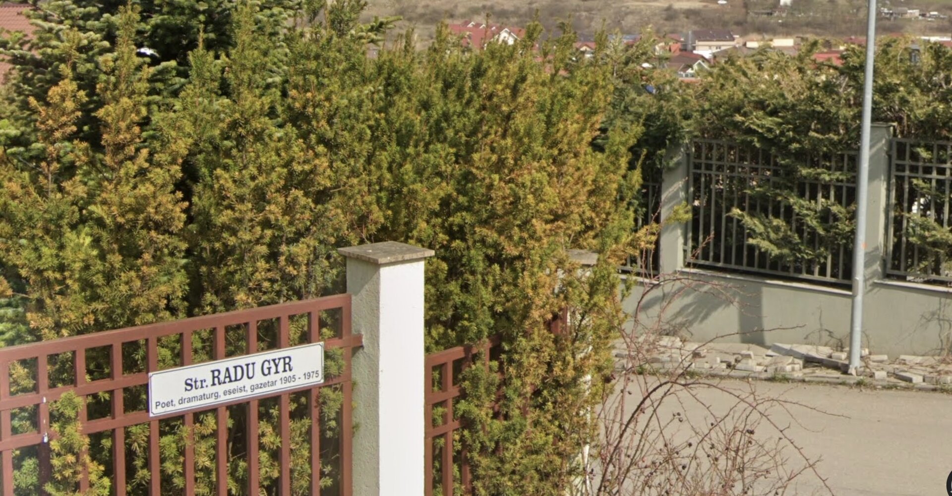 Asociația pentru Prevenirea și Combaterea Antisemitismului și Legionarismului solicită schimbarea denumirilor unor instituții din Cluj în numele respectării legii anti-antisemitism Autoritățile locale din Cluj trebuie să ia în considerare demersurile unei organizații civice care a solicitat schimbarea denumirii unor străzi și instituții din municipiu, invocând legislația recent adoptată împotriva promovării ideologiilor totalitare și unor figuri controversate din trecut