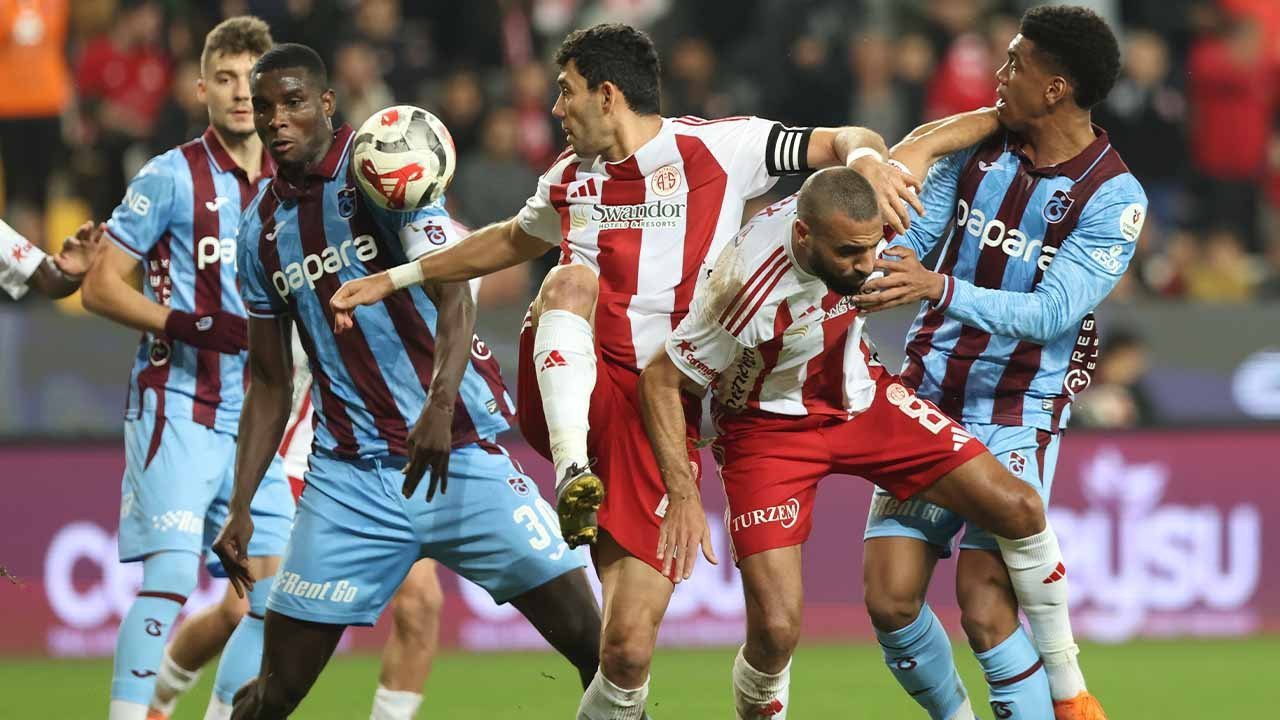 Antalyaspor și Trabzonspor împart punctele într-un meci tensionat în Süper Lig Meciul din etapa a 20-a al Süper Lig, disputat între Antalyaspor și Trabzonspor, s-a încheiat cu un rezultat de 1-1, semnificând o pierdere de puncte pentru echipa din Trabzon, care, după două victorii consecutive, își vede visele de titlu afectate