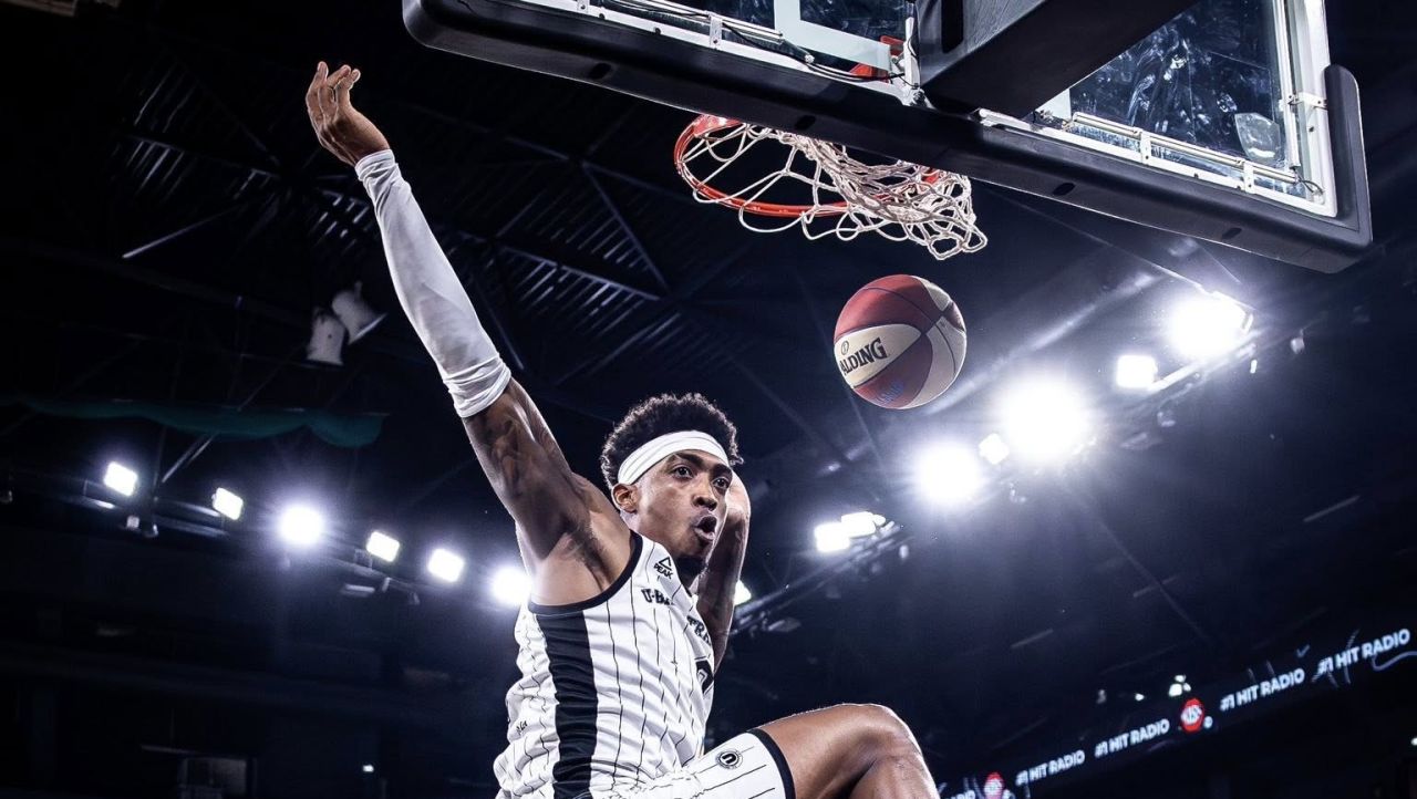 U-BT Cluj-Napoca, lider provizoriu în ABA League U-BT Cluj-Napoca a reușit o victorie apăsătoare sâmbătă seara, în fața echipei sârbe FMP Belgrad, consolidându-și astfel poziția de lider provizoriu în Grupa A a competiției de baschet masculin ABA League