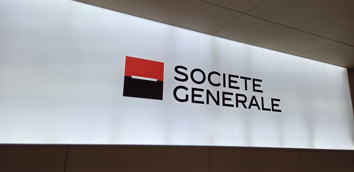Societe Generale anunță tăierea a 1.800 de locuri de muncă până în 2027