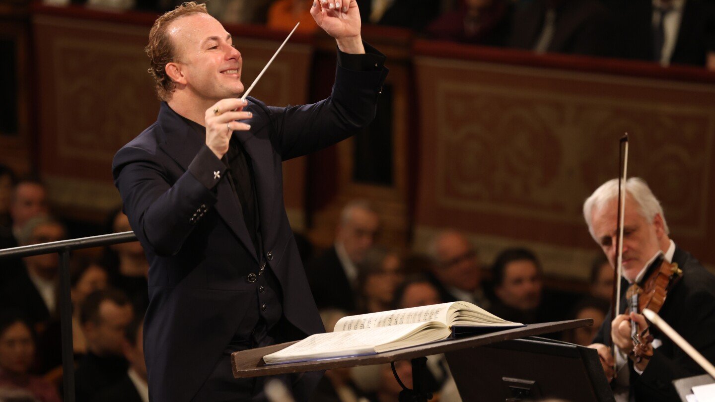 Yannick Nézet-Séguin, conductorul momentului la Nouă Day de An al Filarmonicii Vieneze Yannick Nézet-Séguin, dirigentul de renume internațional, va conduce Filarmonica Vieneză în cadrul celebrului concert de Anul Nou, un moment de prestigiu mondial