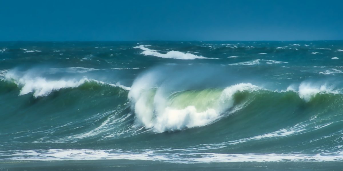 valuri-furtuna-uragan-ciclon-ocean.jpg - Presa360