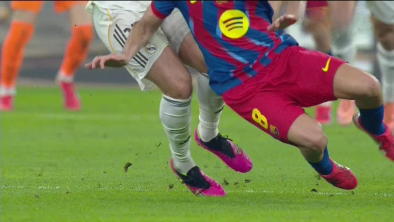 Barcelona își adaugă o nouă victorie la palmares, învingând Real Madrid în Supercupa Spaniei FC Barcelona a demonstrat, din nou, că este una dintre forțele fotbalului spaniol, reușind să câștige Supercupa Spaniei într-o finală dramatică împotriva rivalei de moarte, Real Madrid