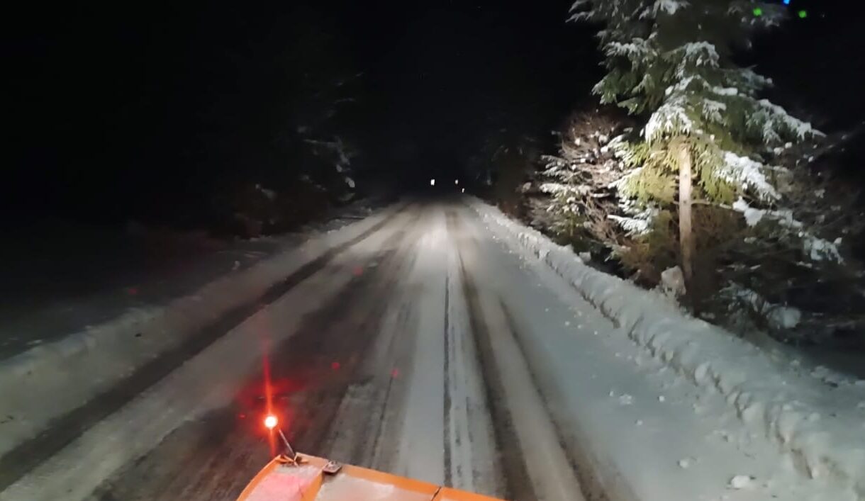 Tragedie pe pârtiile din Harghita: un bărbat și-a pierdut viața, altul a fost rănit după un accident absurd cu sania trasă de mașină O seară obișnuită de iarnă s-a transformat violent în tragedie în comuna Remetea, județul Harghita, după ce un incident rar întâlnit a luat o turnură fatală
