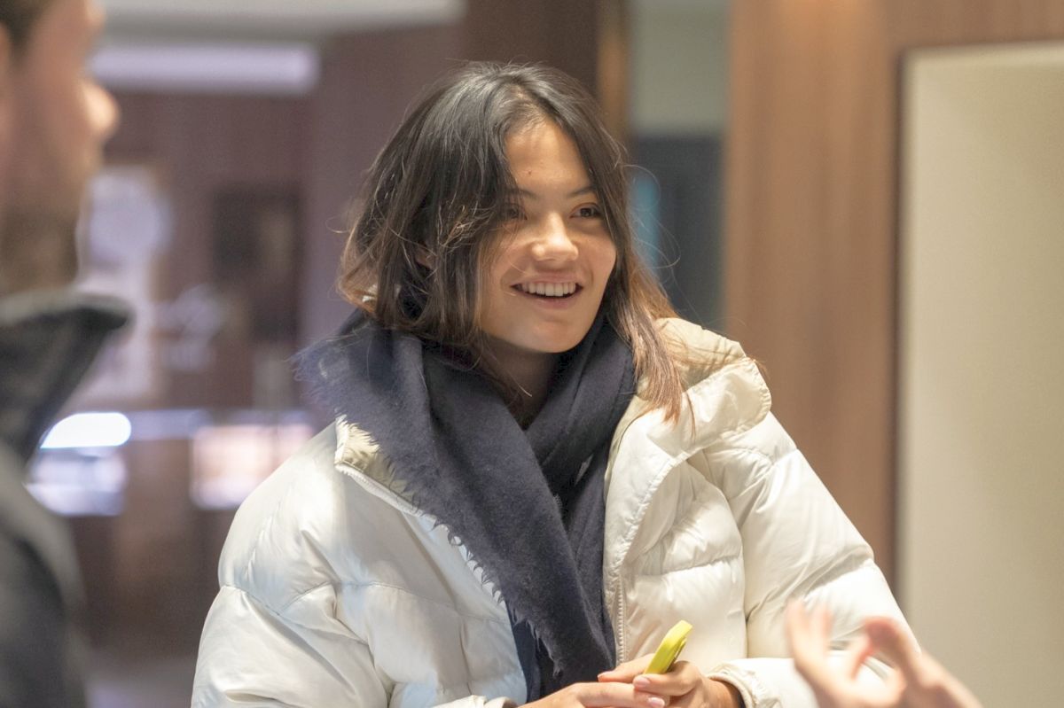 Emma Răducanu, starul britanic al tenisului, a sosit la Cluj pentru Transylvania Open Emma Răducanu, jucătoarea britanică de tenis în vârstă de 23 de ani și numărul 29 WTA, a ajuns sâmbătă la Cluj pentru a participa la ediția din acest an a Transylvania Open